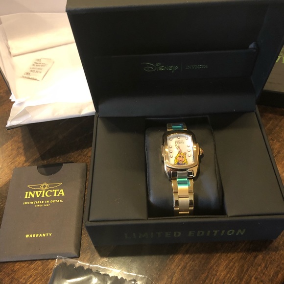 Invicta The Muppets Miss Piggy Women’s Wat…